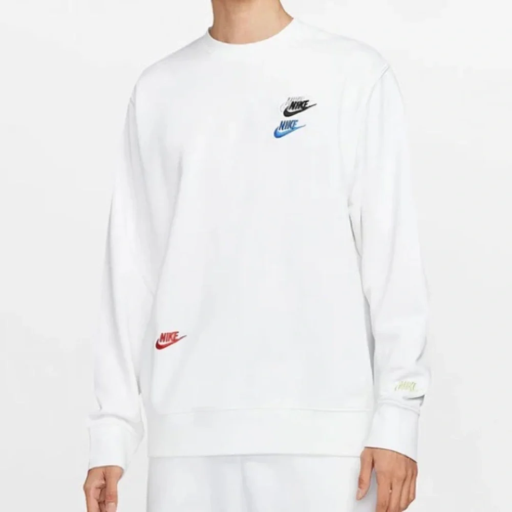 NWT Nike Contrasting Colors Logo Casual Sports Round Neck Embroidered Pullover - Picture 3 of 4